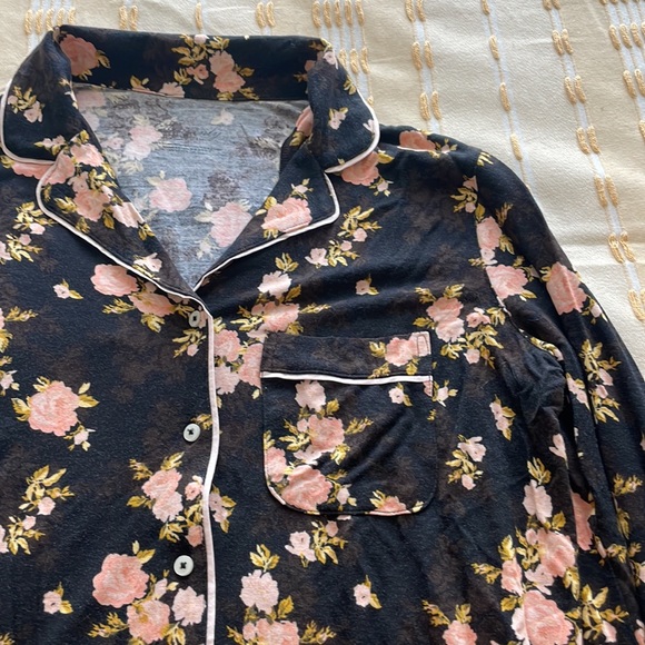 2 Piece Silky Soft Victoria Secret Pajama Set - Picture 5 of 10